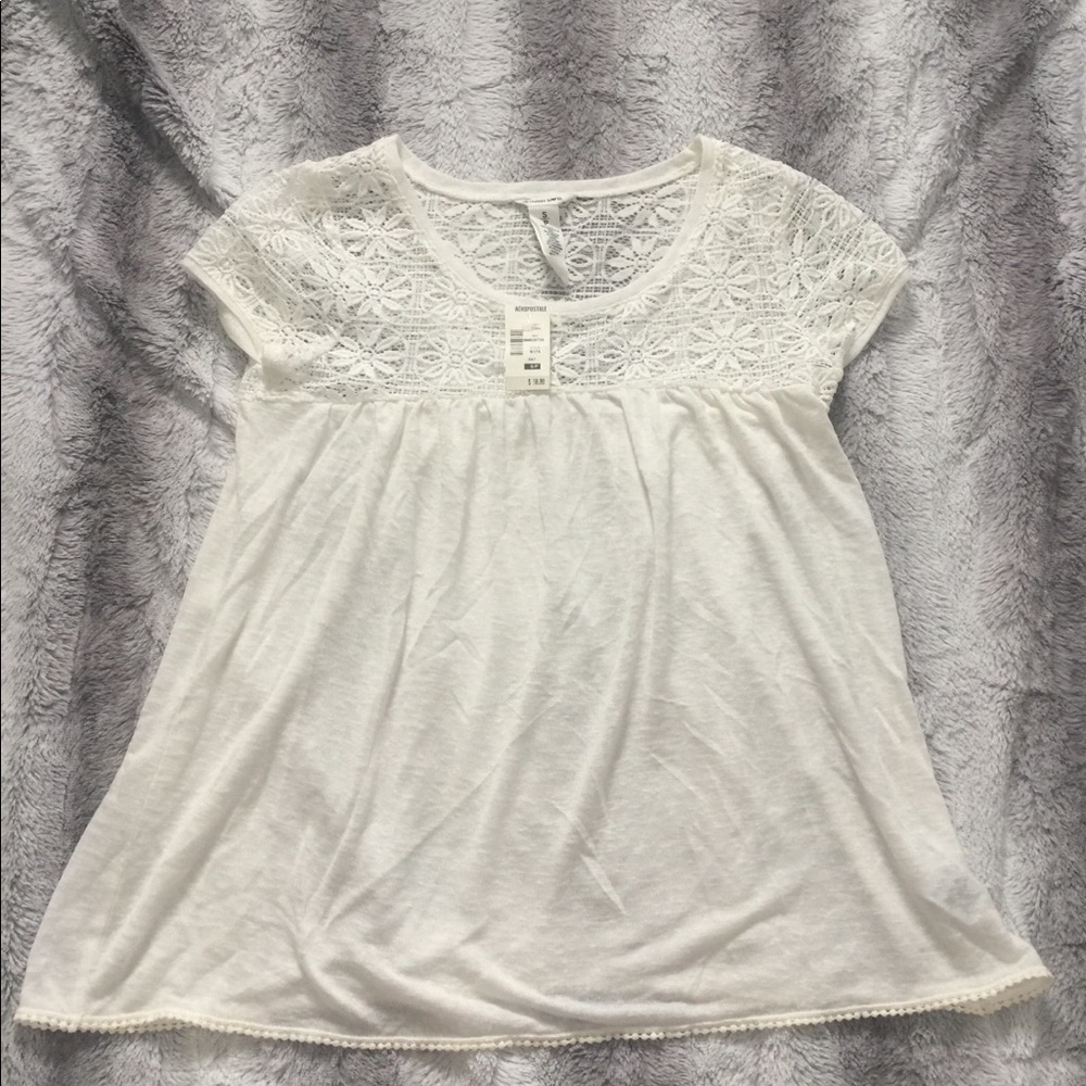 White Scoop neck tee